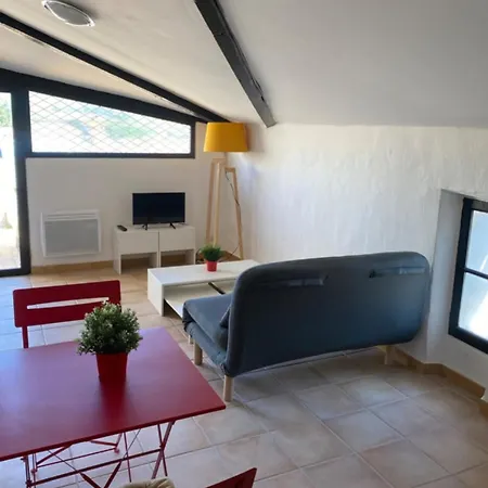 Studio With Terrace In The City Center *